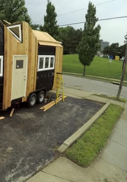 S01:E11 - Tiny House, Big Dog poster