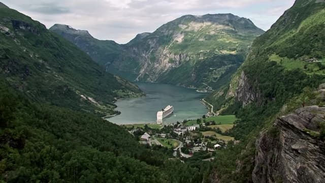 S01:E10 - Norwegian Fjords, Bryggen, and Urnes