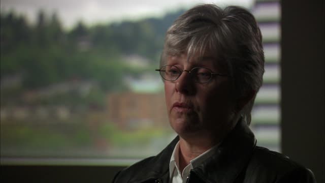 S05:E17 - The Family / The Clue That Stuck