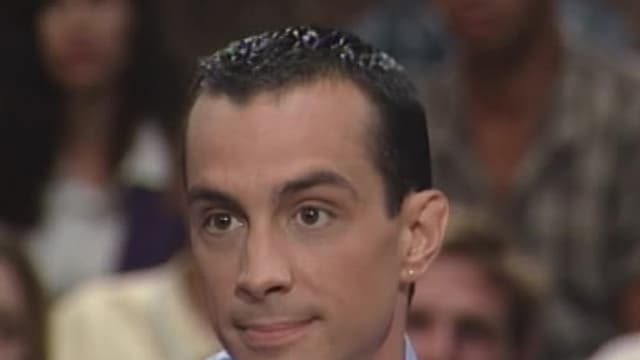 S01:E33 - Michael vs. Crystal