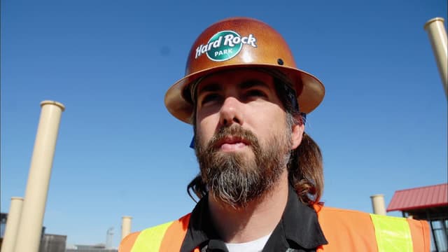 S04:E01 - Hard Rock Park