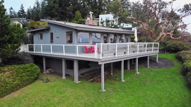 S04:E12 - Whidbey Island Beach House