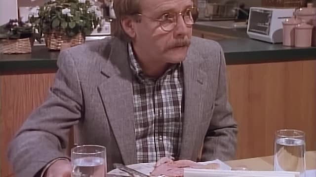 S01:E14 - Chris Wins a Celebrity