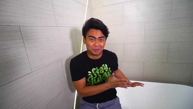 S06:E09 - Tiny Hands and Honey Fondue Challenges