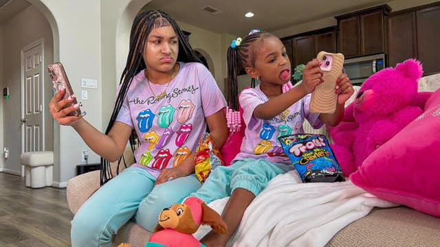 S01:E02 - Annoying Little Sister Copies Her Big Sister
