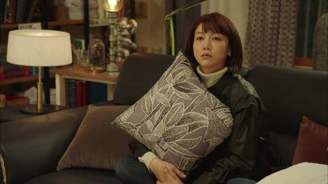 S01:E11 - A Horror Story of a Girl Who Reads