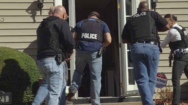 S09:E02 - Flashing Colors