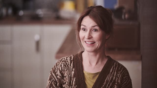 S05:E01 - Ivy Arrives