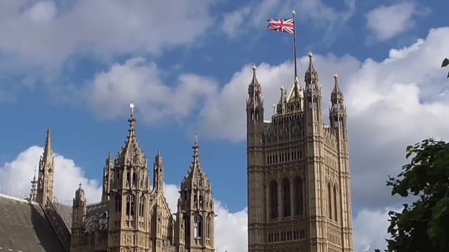 S03:E13 - Neighbors and Axes and Knives Oh My!