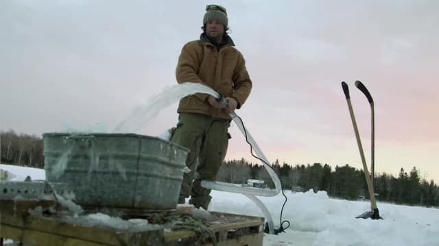 S01:E11 - Ultimate Hockey Rink