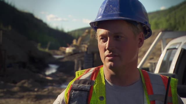 S02:E01 - Behind the Eight Ball