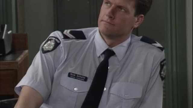 S04:E08 - The Art of Deception
