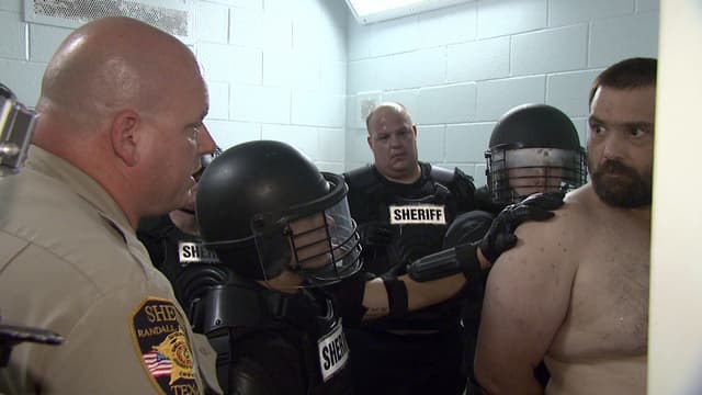 S05:E09 - Cell Block Scuffle