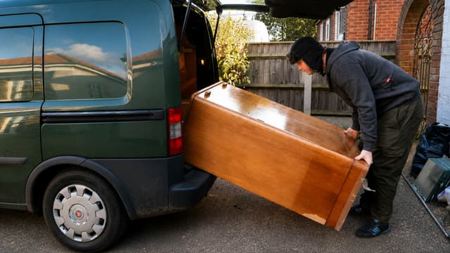 S01:E08 - The Cocktail Cabinet Rescue