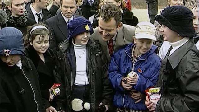 S01:E01 - Palace Timebomb