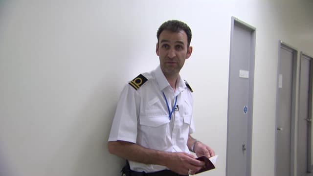 S02:E01 - Private Collection