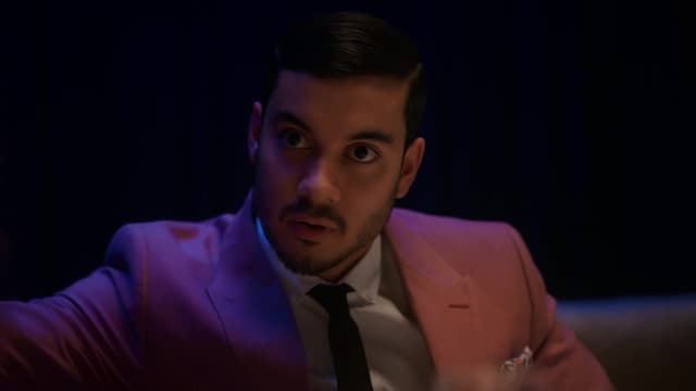 S02:E09 - The Show Must Go On