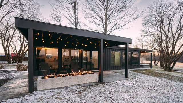 S03:E01 - Boutique BNBs & Mini Mountain ModCabins