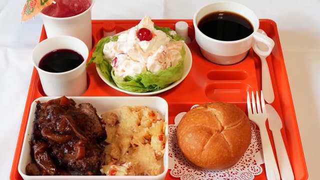 S01:E08 - Airline Food During the Golden Age of Air Travel