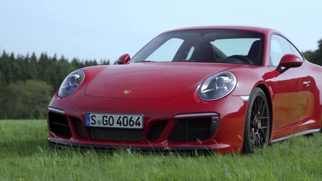 S08:E10 - BMW M4 CS vs. Porsche 911 GTS