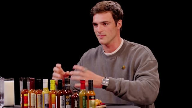 S17:E09 - Jacob Elordi Feels Euphoric While Eating Spicy Wings