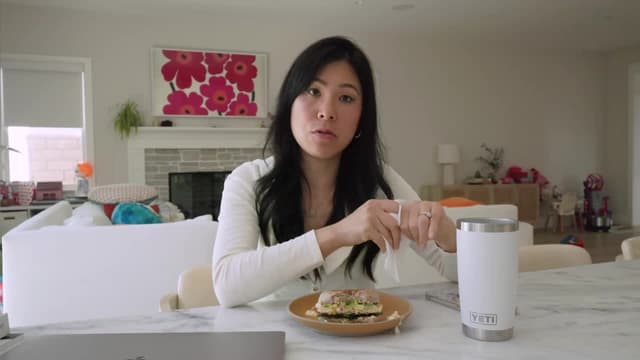 S01:E19 - What I Eat in a Day vs. Week