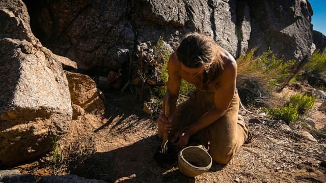 S01:E03 - Primitive Cooking and Finding Clay