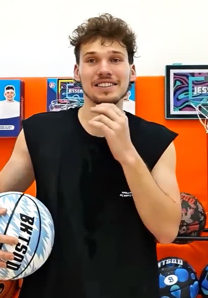S01:E09 - Every Time I Score, the Defender Gets Taller poster