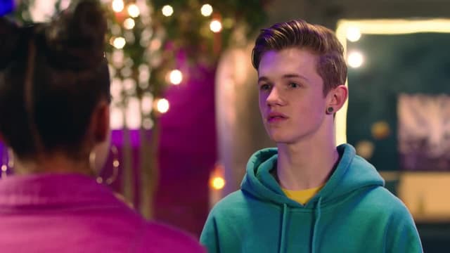 S02:E06 - The Sound of Silence