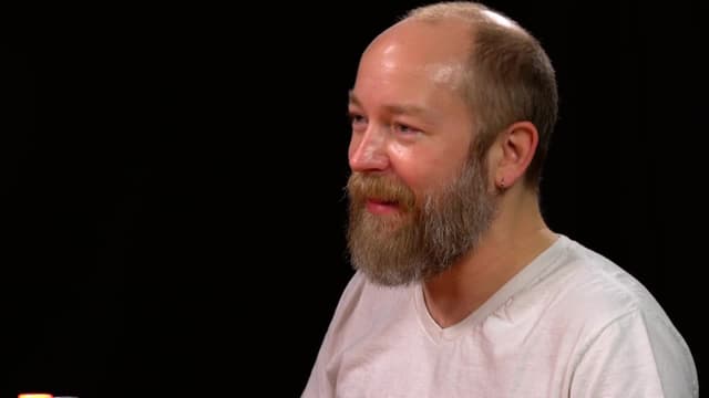 S03:E09 - Kyle Kinane Gets Angry Eating Spicy Wings