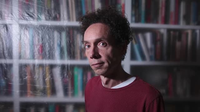 S15:E06 - Malcolm Gladwell Hits the Tipping Point While Eating Spicy Wings