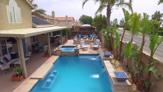 S01:E03 - Backyard Wasteland