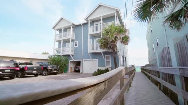 S02:E10 - Emerald Coast House Hunt