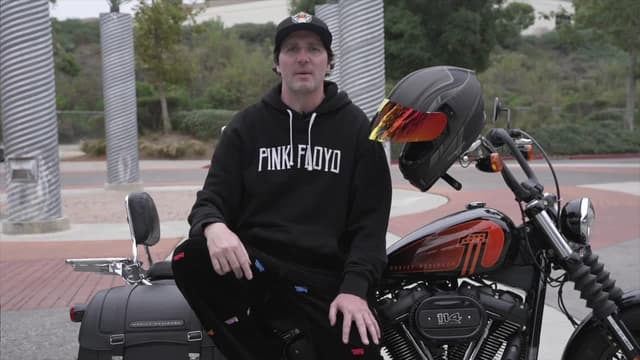 S01:E01 - Etnies Skate Park