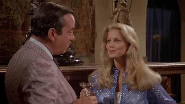 S02:E09 - Unidentified Flying Angels