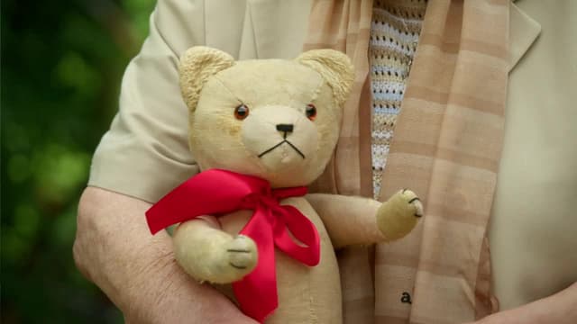 S07:E02 - Claus the Bear, Old School Clock, Vintage Golf Clubs