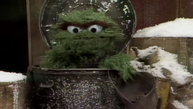 S07:E39 - Big Bird and Oscar Clear the Snow