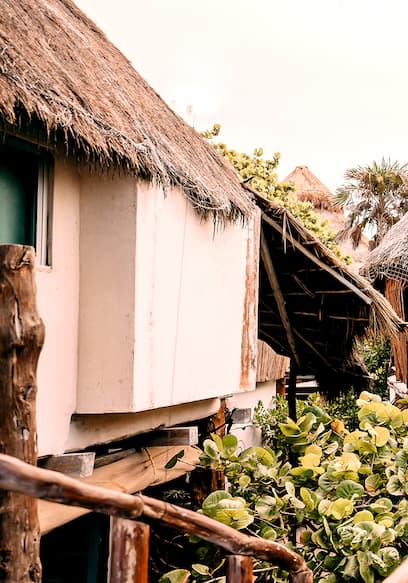 S01:E04 - A+ Tiny Homes & Tiny Tulum poster