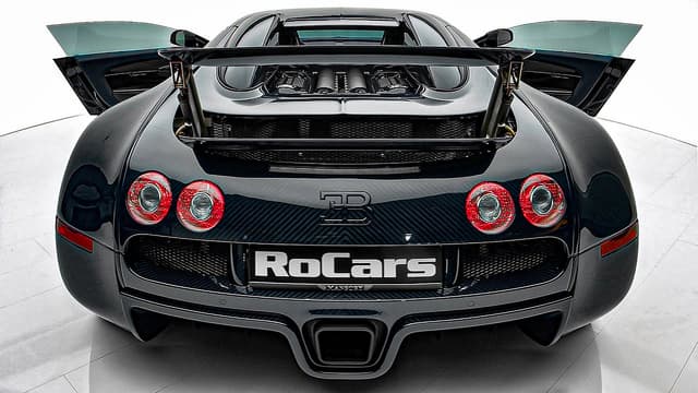 S01:E17 - Bugatti Veyron Sapphire Edition: Hypercar Elegance in Detail