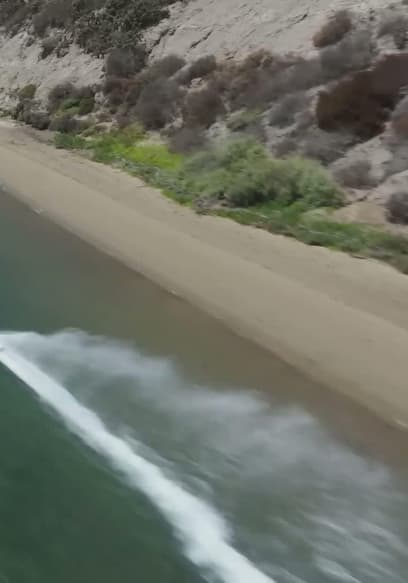 Póster de S01:E05 - Pros Try Riding a $25,000 Surfboard