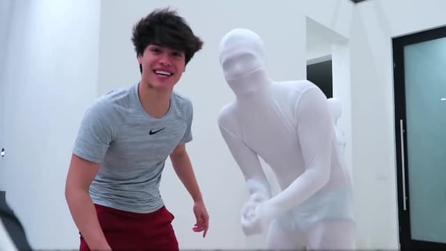 S07:E15 - Never Have I Ever / Funny April Fools' Pranks on Friends!