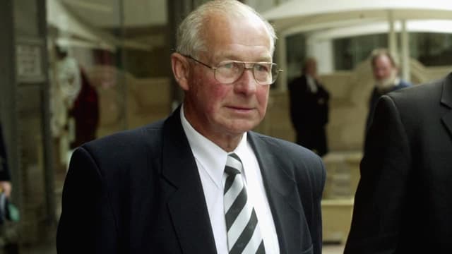 S01:E06 - Roger Rogerson