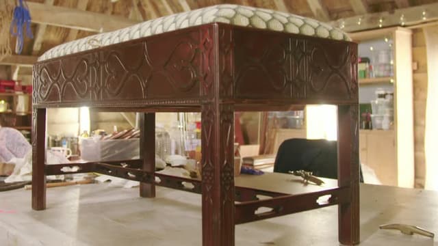 S01:E02 - Piano Stool, Daffodil Telephone, Magic Lantern