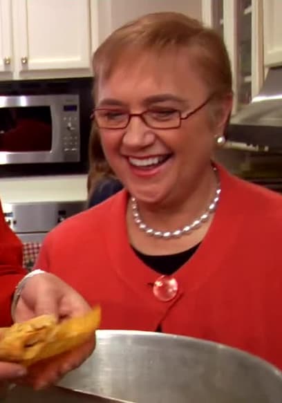 S01:E01 - Lidia Celebrates America: Holiday Tables & Traditions poster