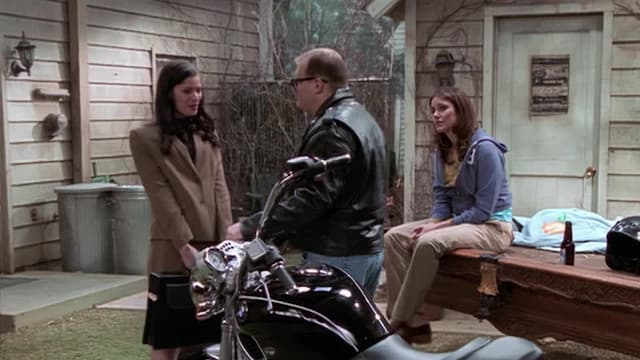 S06:E19 - Drew and Motorcycle
