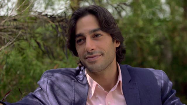 S02:E03 - All the Wrong Places