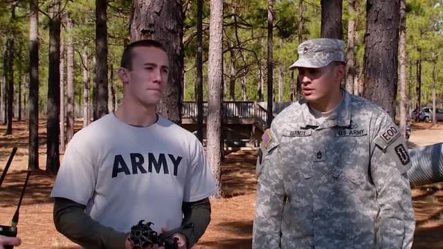 S02:E06 - Explosive Ordnance Disposal Specialist