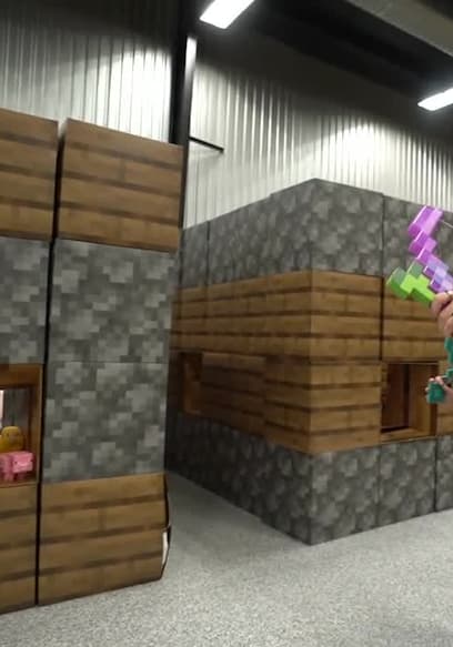 S06:E01 - Last to Leave My Minecraft City Challenge poster