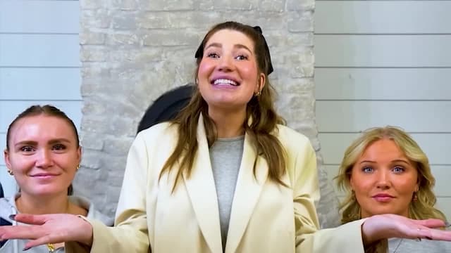 S02:E04 - I Bought Every Beauty Advent Calendar