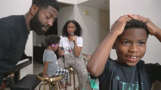 S01:E03 - Caroling Through the Holidays!